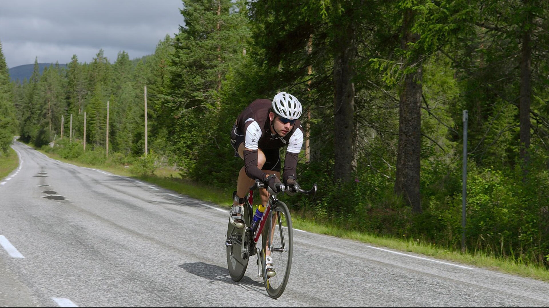 “电动冲浪：马鞍山赛场引领全新水上运动风潮”